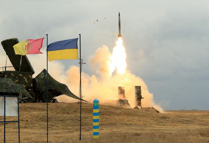 ウクライナ軍の地対空ミサイルシステム「S-300」
