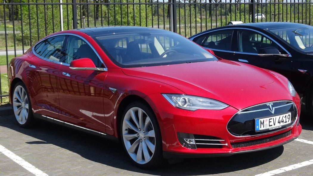 トヨタからテスラに乗り換えただけなのに…組織心理学的に正しい｢人生がガラリと好転する｣超簡単な方法 ｢心が体を動かす｣は間違っている