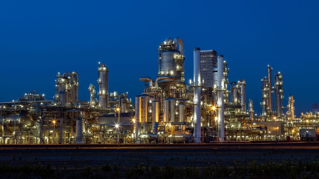 なぜ日本は全国各地に｢石油化学コンビナート｣があるのか…アメリカ人を感動させた｢工場夜景｣のワケ その本質は｢クジラの解体｣と同じ