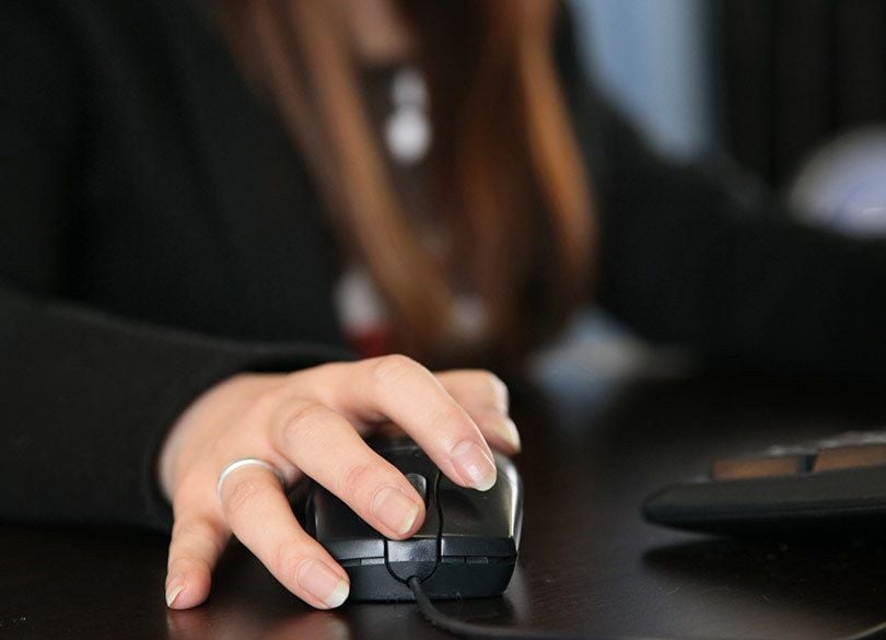 ネットで恥ずかしい写真を晒されたらどうすべきか