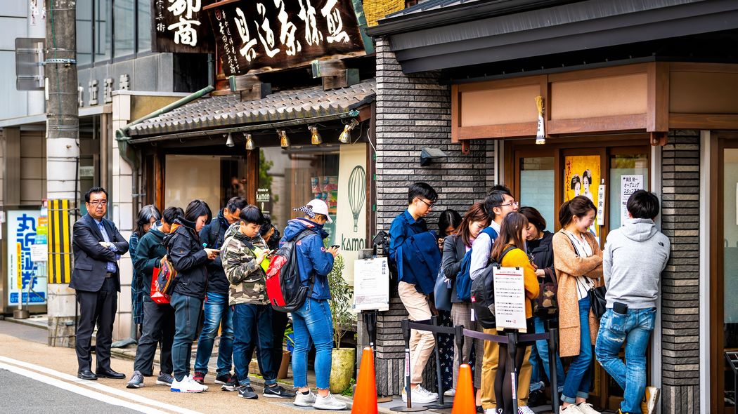 ディズニー式｢ファストパス｣が飲食店にも…2000円のラーメンを｢待ち時間ゼロ｣で食べるために390円払う是非 ｢行列のできる料理店｣から行列が消えていく理由