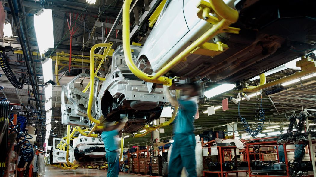 同級生も羨む｢安定のトヨタ｣を捨てた…自動車工場を辞めた27歳男性が｢年収半分以下｣でも上京を選んだワケ 周囲がうらやむ人気就職先から､ガラス職人の道へ