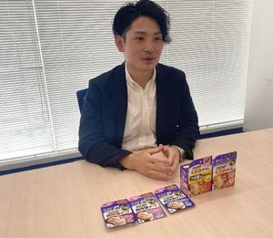 耳ほぐタイムの開発を担当した小林製薬　日用品事業部の北口淳さん。