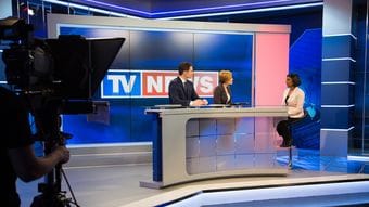 ｢テレビ番組のような話し方｣は最悪! WBSキャスターの｢カメラがない所｣での話し方