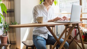 ｢ディズニーランドでリモワ｣するバカ社員の末路…待ち時間で電話や資料作成をこなしてもNGな理由