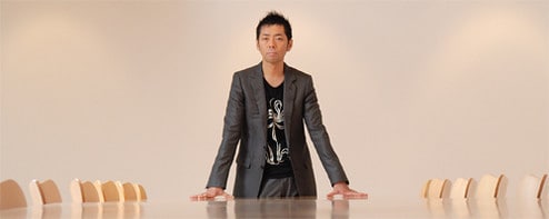 <strong>佐藤可士和●アートディレクター</strong><br>
1965年、東京生まれ。博報堂を経て「SAMURAI」設立。スマップ、ユニクロソーホーNY店、国立新美術館、NTTドコモ「FOMA N703iD」等、CIから空間、プロダクトデザインまで幅広く手がけている。