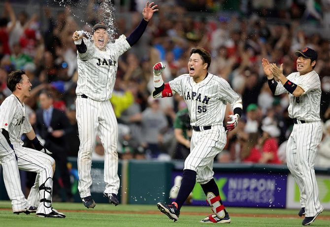 WBC準決勝メキシコ戦の9回、逆転サヨナラ2点打を放った村上宗隆。＝2023年3月20日