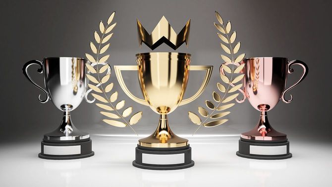 三つのトロフィー