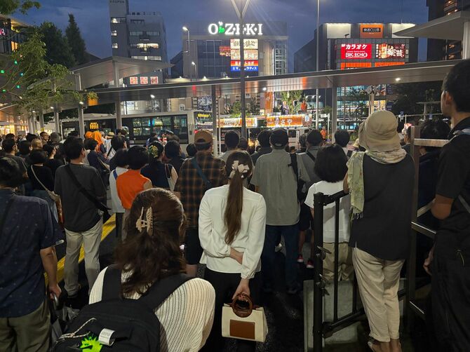 参政党東京地区さや候補の応援演説をする田母神俊雄と聴衆、2025年7月15日、東京都調布市