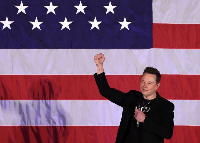 米大統領選の共和党集会で演説する実業家のイーロン・マスク氏（アメリカ・ペンシルベニア州オークス）＝2024年10月18日