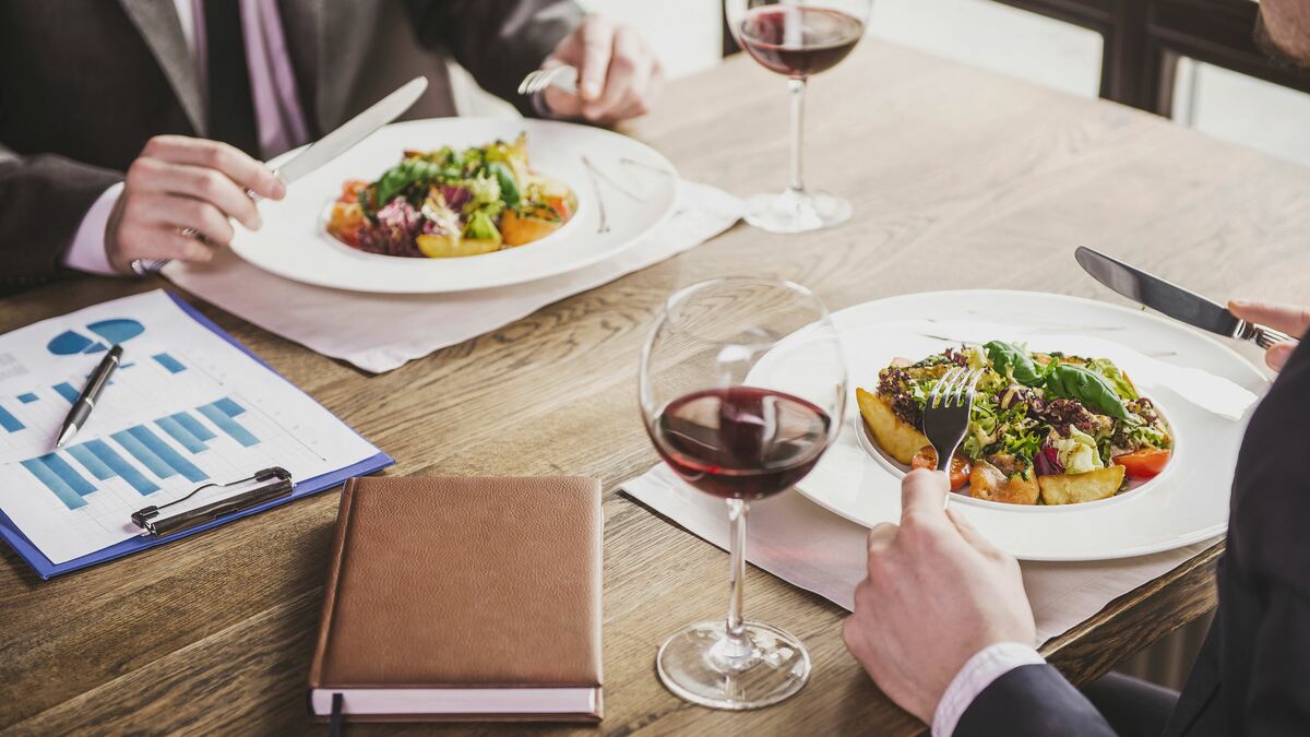 ビジネス会食で苦手な食べ物が出て「ちょっと無理なんです」は絶対ダメ…好印象を残す人の
