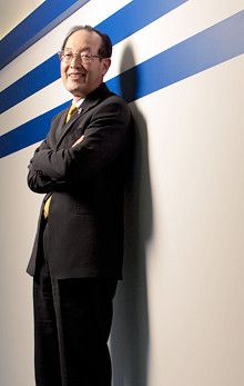 <strong>クレディセゾン社長 林野 宏</strong><br>1942年、京都生まれ。埼玉大学文理学部卒業後、西武百貨店に入社。人事部、企画室、同百貨店宇都宮店次長などを経て、82年、西武クレジット（現クレディセゾン）に転籍。2000年より現職。「目の前の仕事を片付けつつ、50年、100年単位で戦略を考えることが大切です」