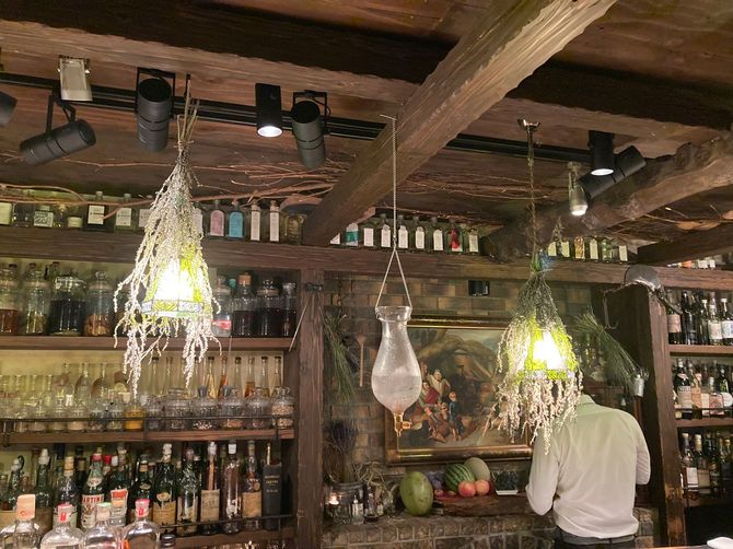 照明はハーブで飾り付けられていた。