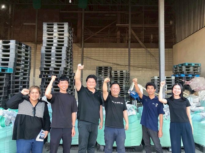 日本人3名、タイ人10名のチームで取り組む「のりたけファーム」の米づくり