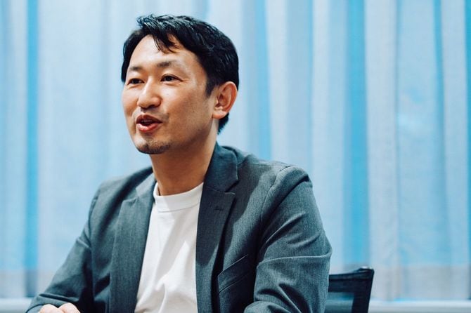 現在は2桁だという売り上げを大きく伸ばして100億円を目指すと語る西本さん
