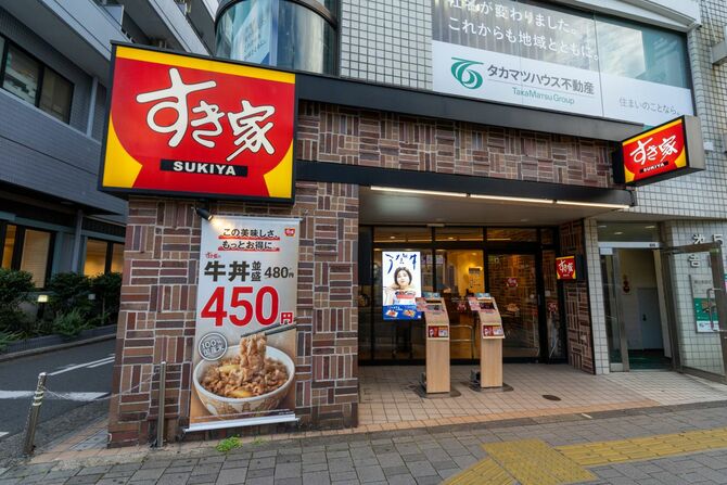 牛丼並盛の480円から450円への値下げをアピールする牛丼チェーン「すき家」のポスター