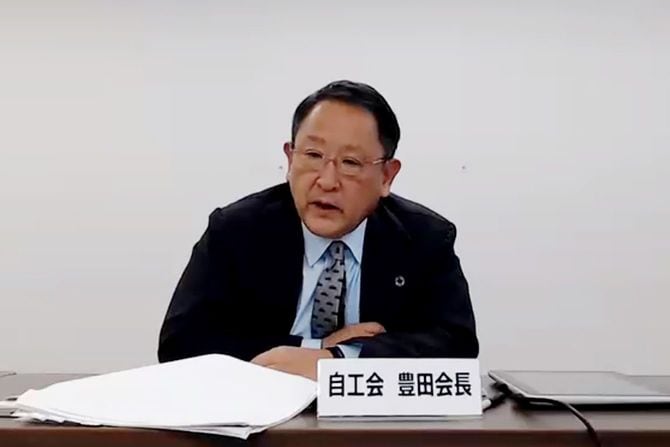報道各社とオンライン上で懇談する日本自動車工業会の豊田章男会長(トヨタ自動車社長)=2020年12月17日