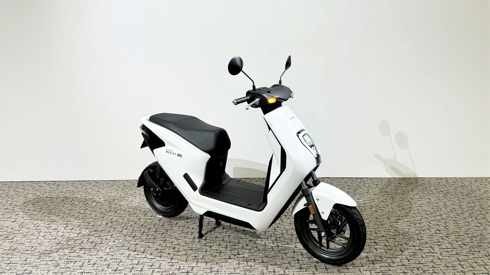 ｢原付スクーター並みの価格で電動バイクが買える｣ホンダが｢EM1 e:｣の価格を"赤字覚悟"で抑えた狙い 国や自治体の補助金で｢スーパーカブ50｣並みに