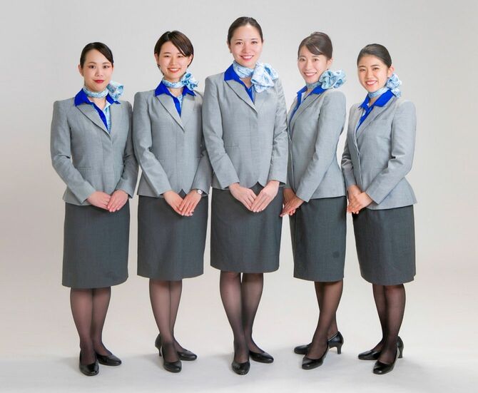 新人事制度を利用して、酒田市に移住した客室乗務員たち。中央が坂本里帆さん。