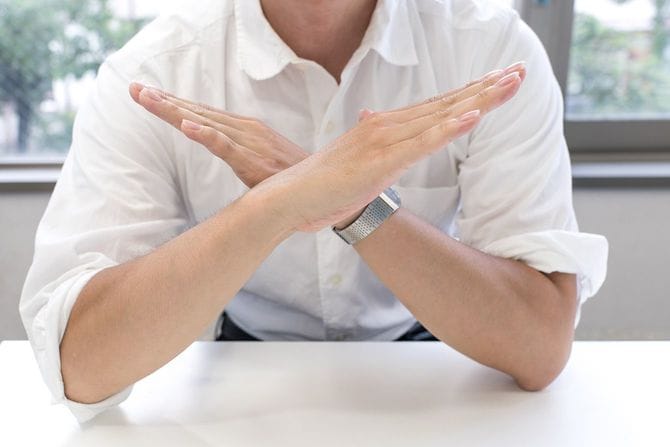 拒否を示している人