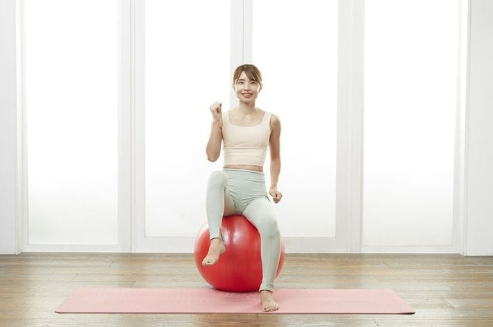 写真②　出典＝SAYAKA『<a href="https://www.amazon.co.jp/exec/obidos/ASIN/4833440695/presidentjp-22" target="_blank">バランスボール「美やせ」革命</a>』（プレジデント社）