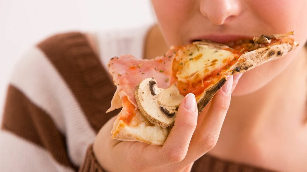 たったこれだけで｢食べすぎ･飲みすぎ｣を抑えられる…ダイエット効果が見込める“最初の一口”の取り方