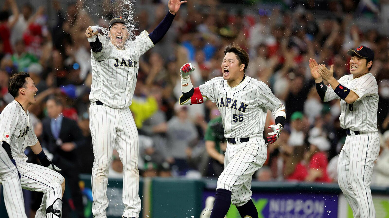 村上宗隆が覚醒して､大谷翔平がホームへ生還…WBC｢逆転サヨナラ勝利｣の裏で､ベンチで起きていたこと 作戦コーチが驚いた栗山監督の"共感力"