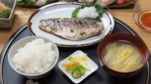 ｢焼き魚定食は角砂糖25個分｣午後の強い睡魔を引き起こす真犯人とは