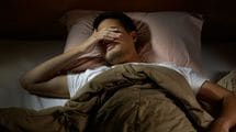 入眠を助けるよりむしろ"中途覚醒"を起こす…しっかり寝ても倦怠感が残る人が寝る前に行う"愚かな習慣"