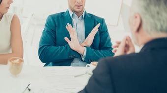 ｢音がうるさいですよ｣では逆ギレされるだけ…電車内で音漏れがひどい人を一撃で謝らせる最強の"3文字"