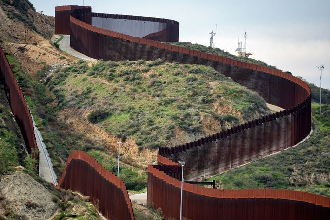 メキシコとアメリカの壁