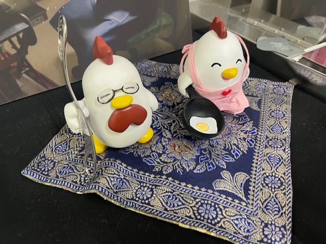長男の祐樹さんが作成したキャラクターの模型。そのモデルは利根さんと涼子さんだ。
