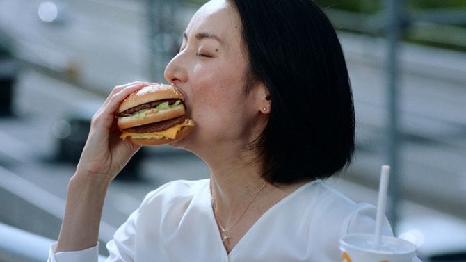 ビッグマック「あしたも、笑おう。」篇（105秒）より