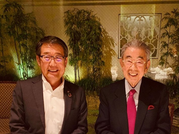 セブン‐イレブン・ジャパン会長の永松氏と鈴木敏文名誉顧問の貴重なツーショット。