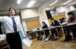 取材中、集中力の途切れる場面もあったが、吉永英樹講師は声を荒らげずに生徒の名前を呼んで対処していた。
