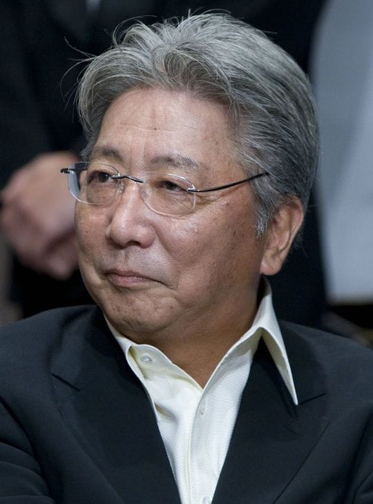 第149回芥川・直木賞の授賞式に臨む伊集院静さん＝2013年8月23日、東京都千代田区