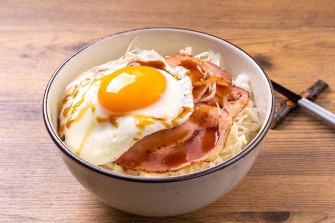 目玉焼き丼