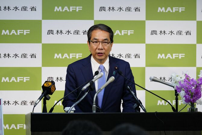 政府の備蓄米について、閣議後に記者会見する江藤農相＝2025年2月14日午前、農水省