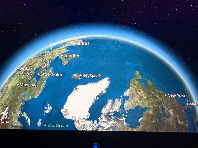 北極上空を中心としたフライトマップ
