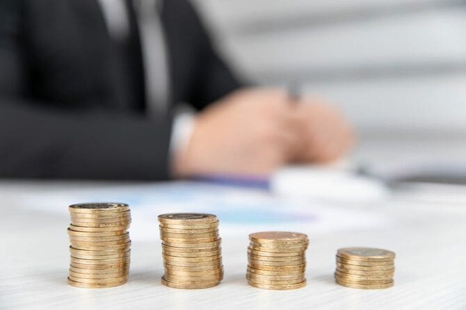 右に行くにつれて目減りしているコイン