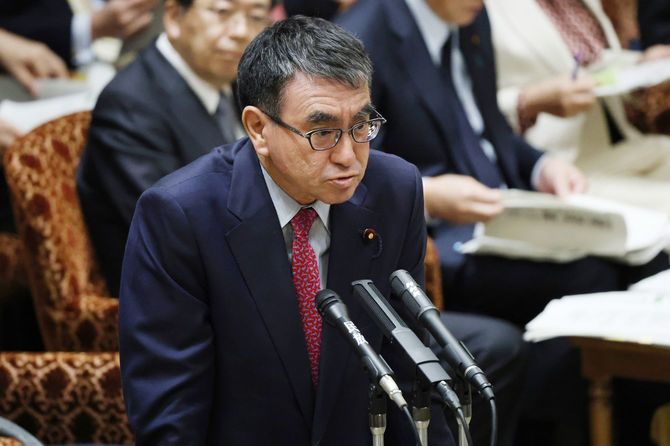 参院予算委員会で答弁する河野太郎デジタル相＝2023年11月28日午前、国会内