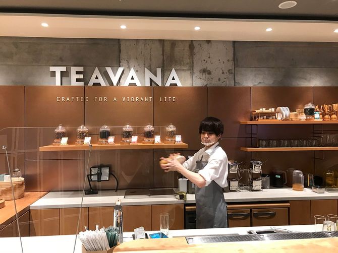 スターバックス コーヒー 六本木ヒルズ メトロハット／ハリウッドプラザ店。商品説明会でも、バリスタが目の前でシェイクしてくれた。