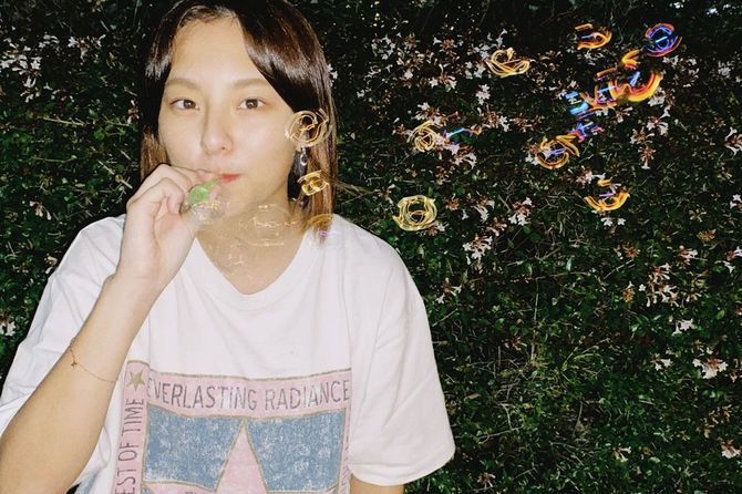 カメラアプリ「Dazz-フィルムカメラ」を使って撮影したシャボン玉の写真