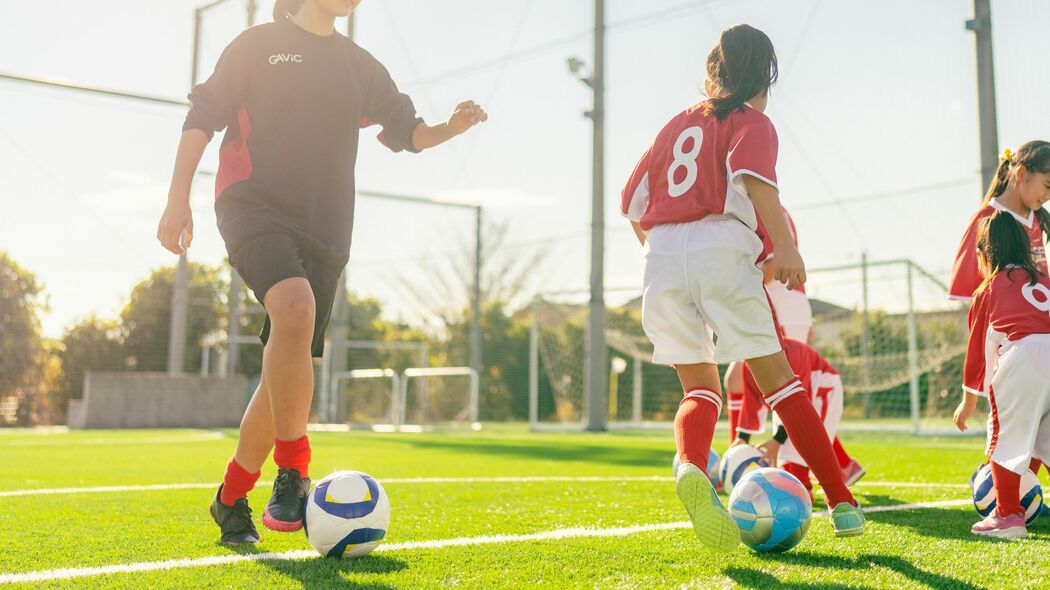 今の子供は昔よりもずっと熱中症にかかりやすい…｢汗をかけない児童｣がここ数年で急増した二つの要因 ｢熱中症予防としてスポーツドリンクを飲む｣はダメ