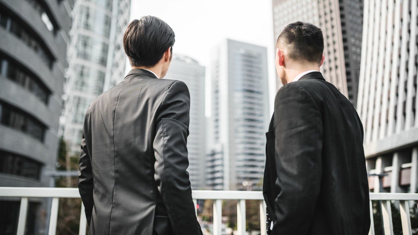 いよいよホワイトカラーが消滅する…｢AIに仕事を奪われる｣日本人の起死回生を担う"シン基幹産業"の名前 グローバル産業では人余り､ローカル産業では人手不足が深刻化