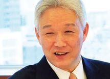 「朝刊の話題」を話に盛り込み、相手の興味を引く