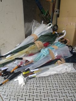 あんしんネットが手かげた作業現場。1DKから大量の傘が出てきた