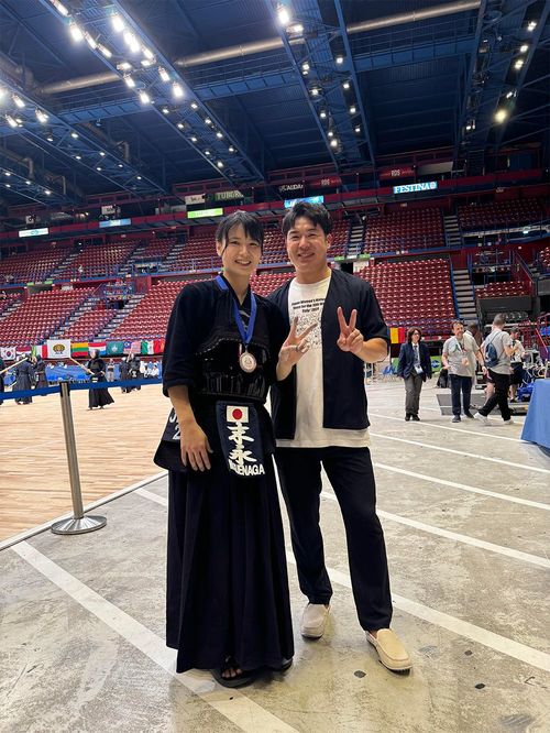 剣道の世界選手権で2位になった末永真理選手と夫の将大さん