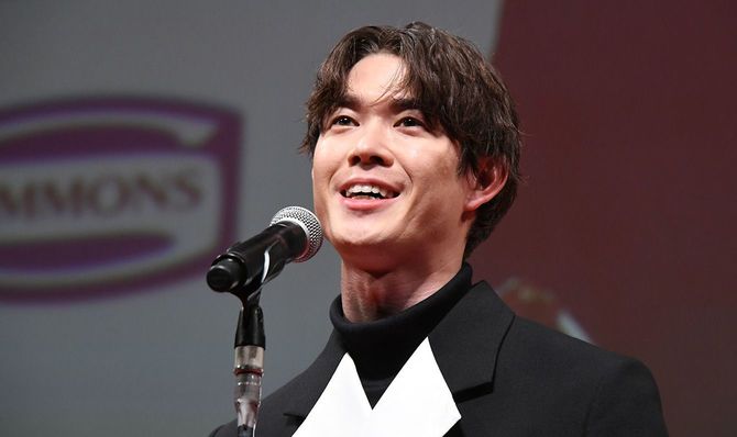 2024年2月14日、東京で開催された「第78回毎日映画コンクール」の表彰式に出席した俳優の宮沢氷魚