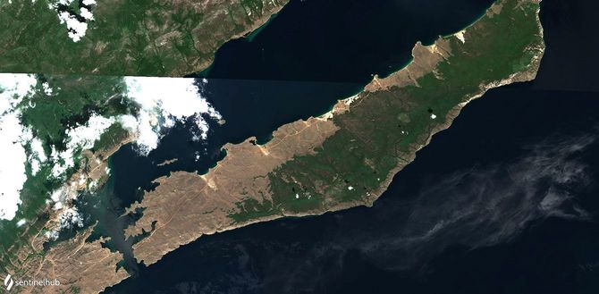 オリホン島の衛星画像